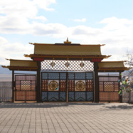 The main gate at the datsan